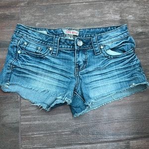 Hot kiss. Size 3 (Juniors)